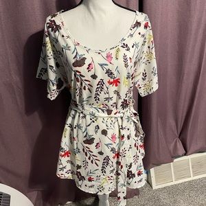 Gorgeous new without tags white with flower print tunic